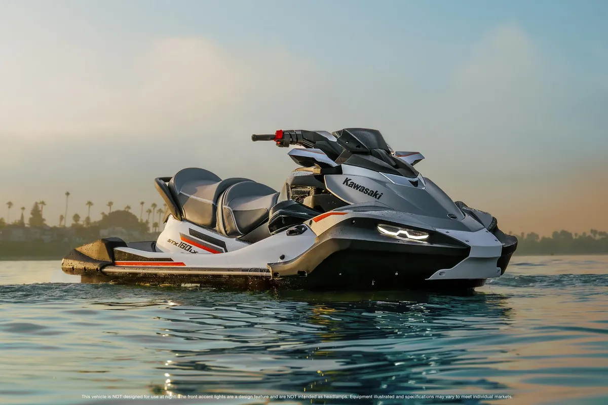 Jet ski na água em contexto de cuidado recorrente